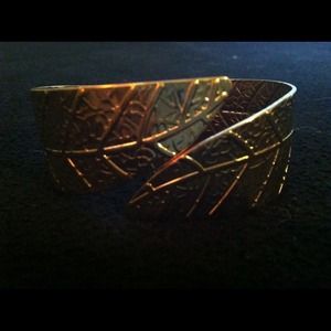 Leaf style bracelet. Super cute!!