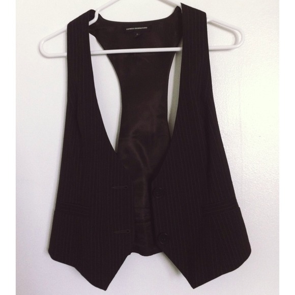 Black & brown vest.
