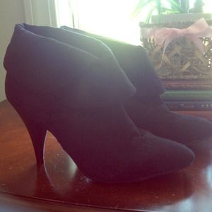 Dana Buchman Heels
