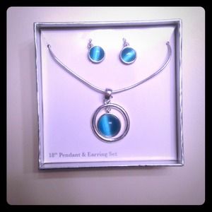 Necklace and earring set