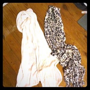 2 scarves.