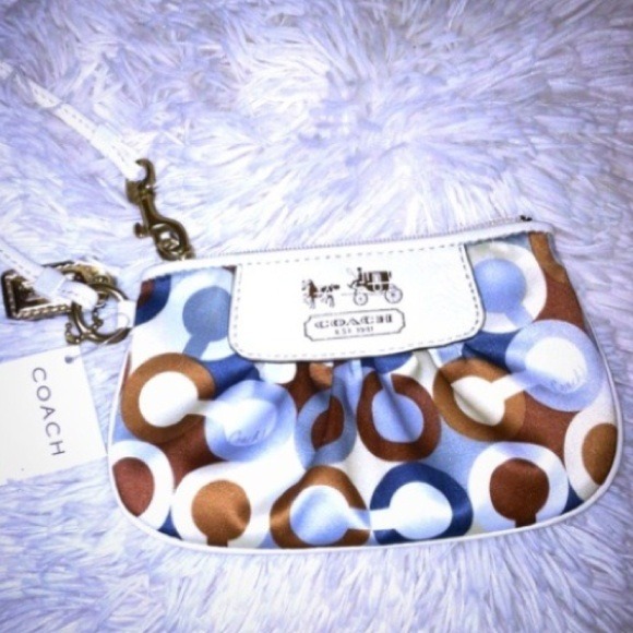 Coach poppy wristlet!