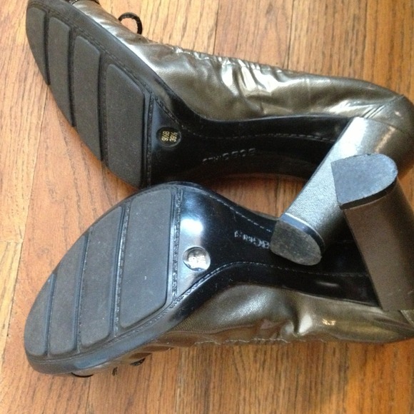 Cute bronze BCBG heels. Great condition - Picture 3 of 4
