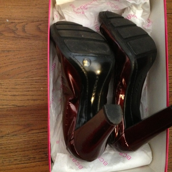 BCBG Burgundy comfy heels, GREAT condition - Picture 3 of 3
