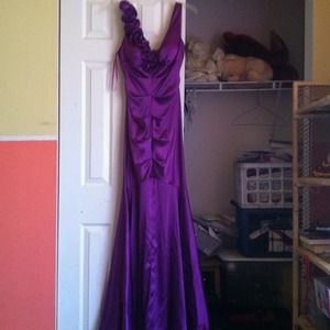 A cache' dress purple silk, worn once