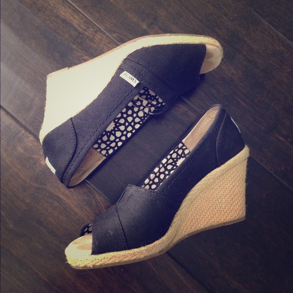 TOMS Shoes - Reserved 🎉Host Pick🎉TOMS Black Canvas Wedge