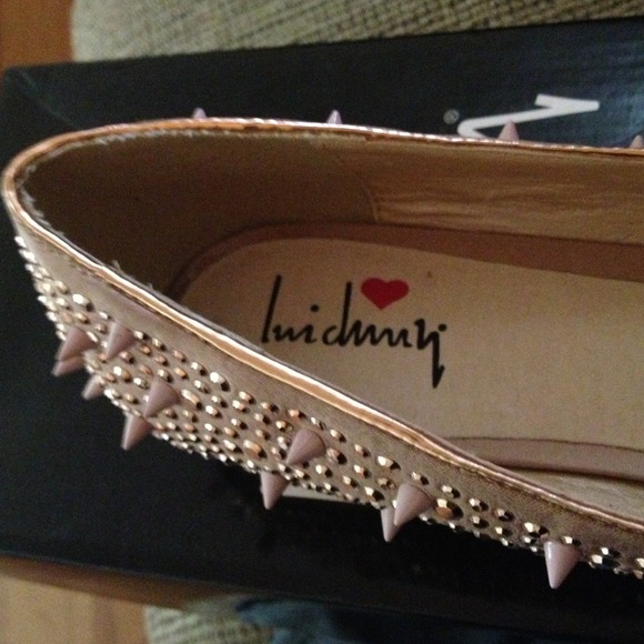 Shoes - Picture 2 of 4