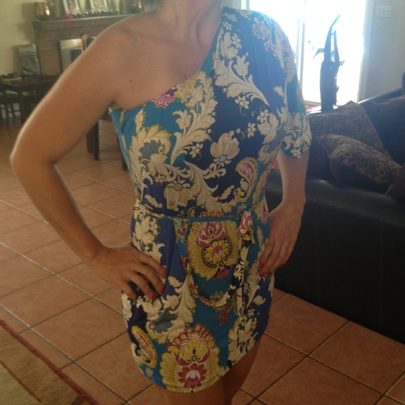 One shoulder dress or tunic size med/small - Picture 2 of 3