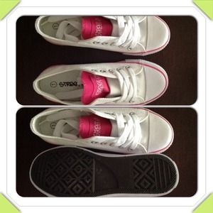 Fuchsia and white casual tennis