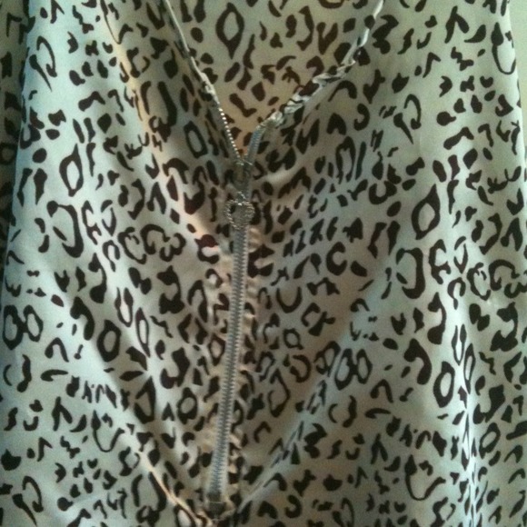 Cute cheetah top - Picture 2 of 3