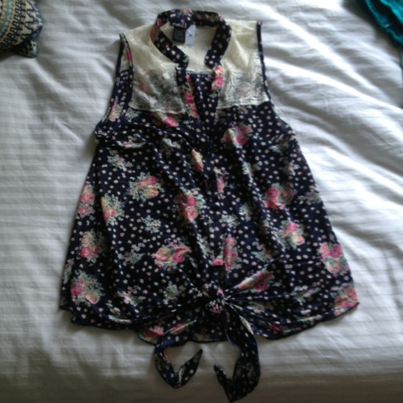 Floral tie-waist top