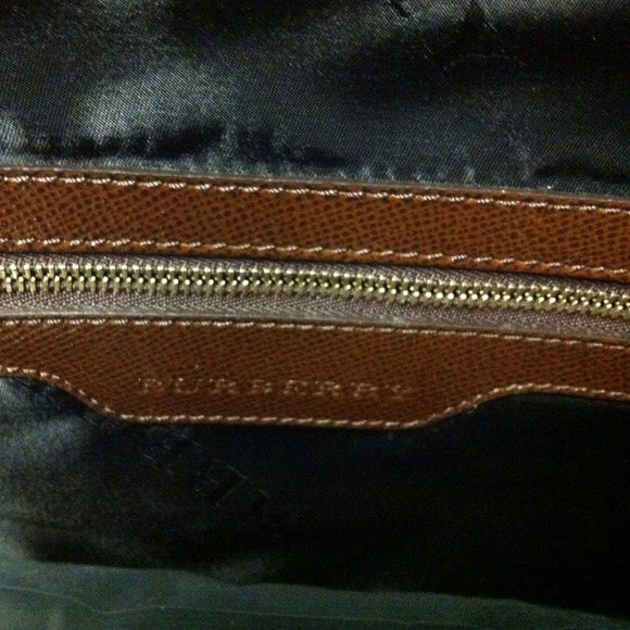 2x Host Pick!! 7/28 & 8/30/13 New BURBERRY Lg Tote - Picture 4 of 4