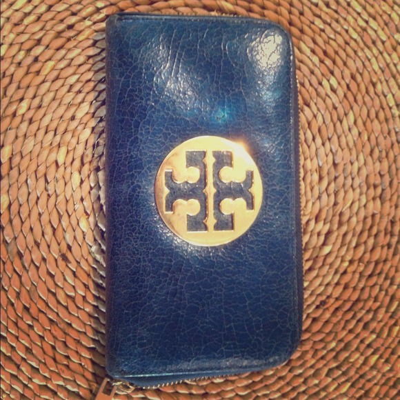 Authentic Navy blue and gold Tory burch wallet!