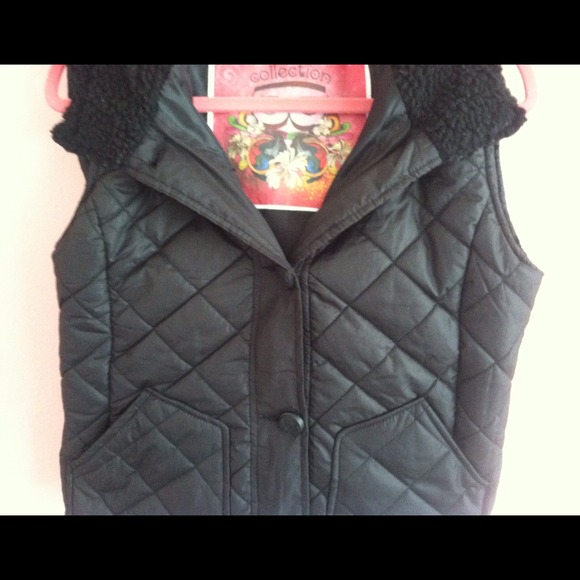 Black Vest - Picture 2 of 4