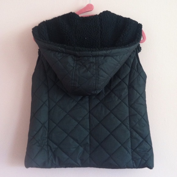 Black Vest - Picture 3 of 4