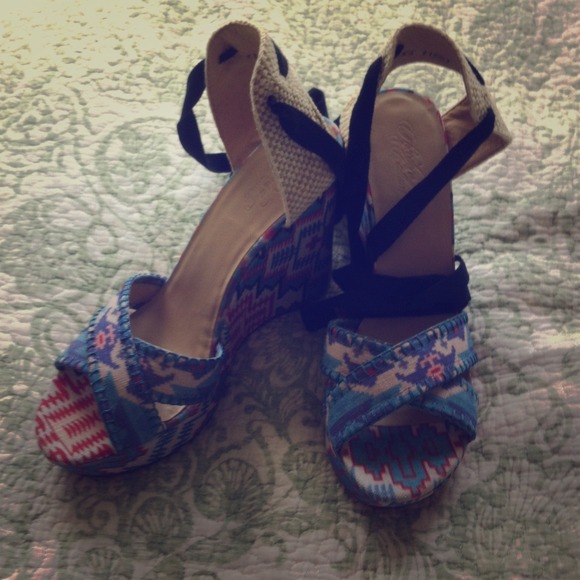 Never worn Theodora and Callum by Stuart Weitzman