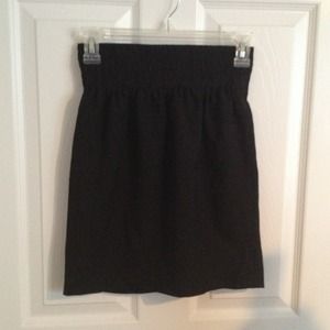Elastic waist black skirt
