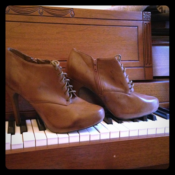 Brown Oxford heels