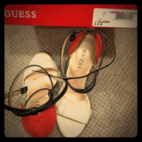 Guess* Sileno sandal