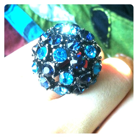 Blue Rhinestone ring. NWOT