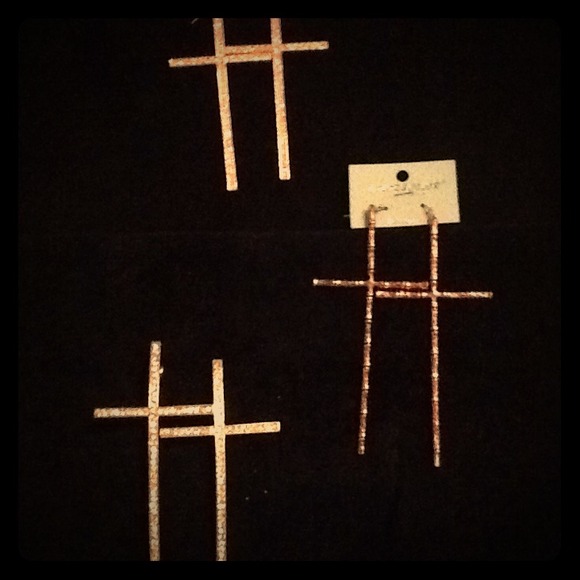 🚫SOLD🚫➕➕CROSS EARRINGS➕➕