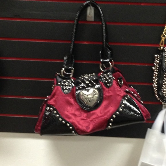 Handbags - Picture 3 of 4