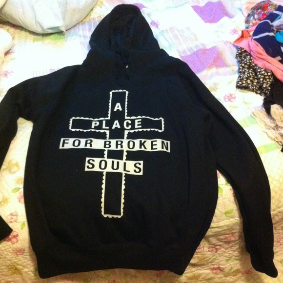 Form fitting hoodie