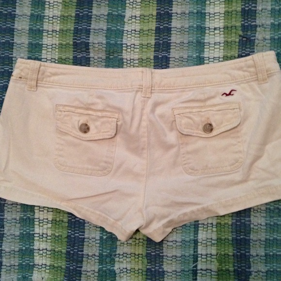 Yellow Hollister shorts! - Picture 2 of 3