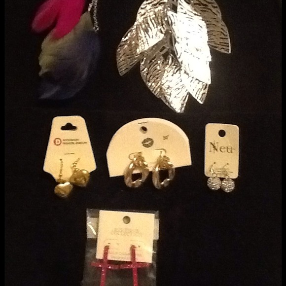 😍FREE EARRINGS W/EVERY PURCHASE OVER $10😍