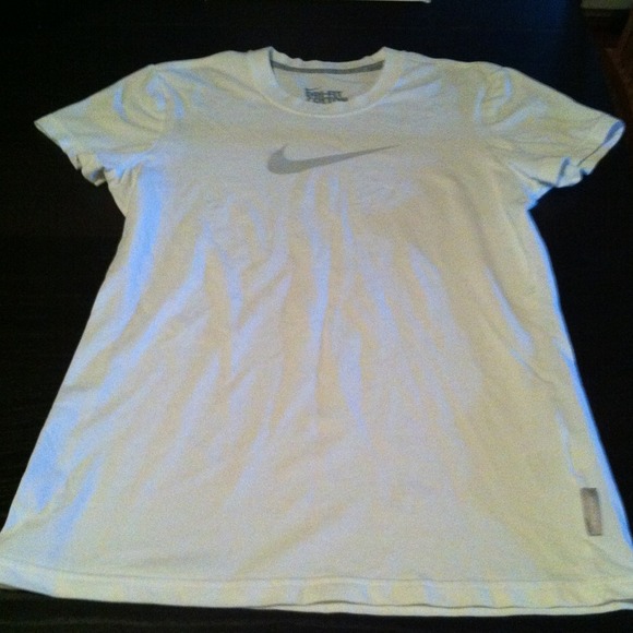 Nike dry fit tee. Medium.-SOLD