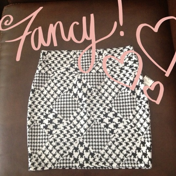 Full Tilt Dresses & Skirts - ❗LAST ONE!! 🎉 NWT houndstooth bodycon skirt