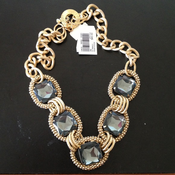 ❌SOLD❌ NWT Gold/Blue Necklace. Brand new!! - Picture 2 of 3