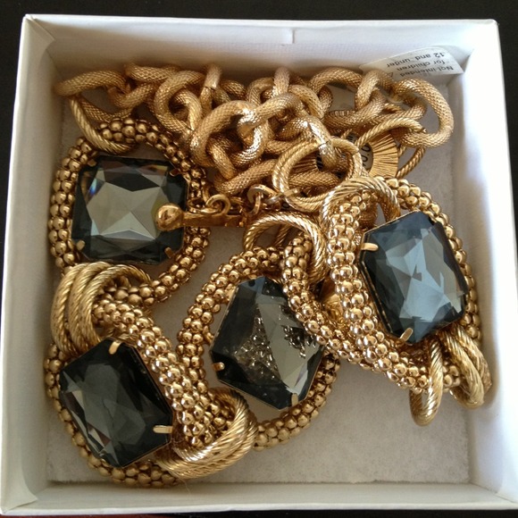 ❌SOLD❌ NWT Gold/Blue Necklace. Brand new!! - Picture 3 of 3