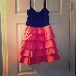 H & M  Ruffle Dress can become strapless!