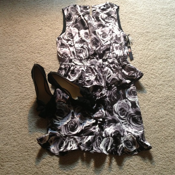 πHOST PICKπ Kate Young peplum dress FINAL SALE - Picture 2 of 4