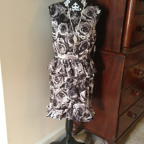 πHOST PICKπ Kate Young peplum dress FINAL SALE - Picture 3 of 4