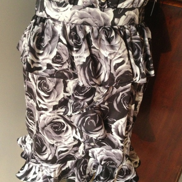 πHOST PICKπ Kate Young peplum dress FINAL SALE - Picture 4 of 4