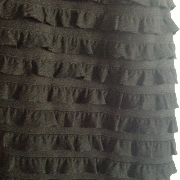 BLK RUFFLE DRESS - Picture 4 of 4