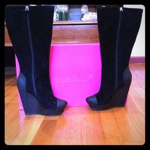 Shoe dazzle wedge black boots!