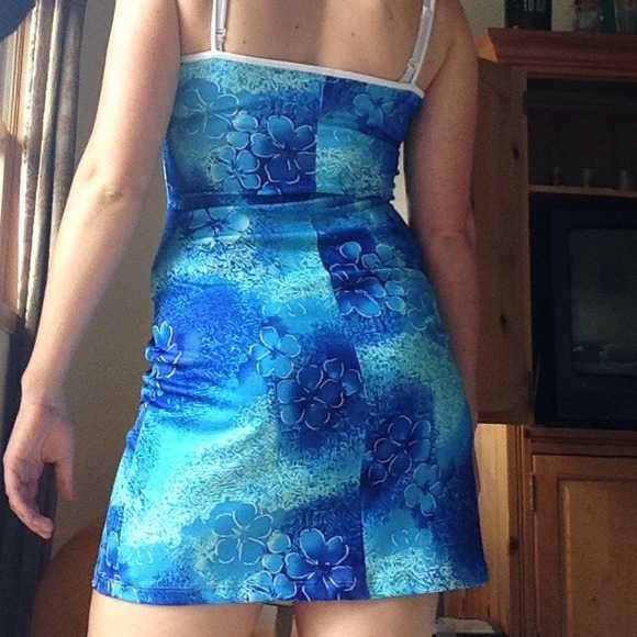 Donated! Blue Hawaiian Patterned Dress - Picture 3 of 4