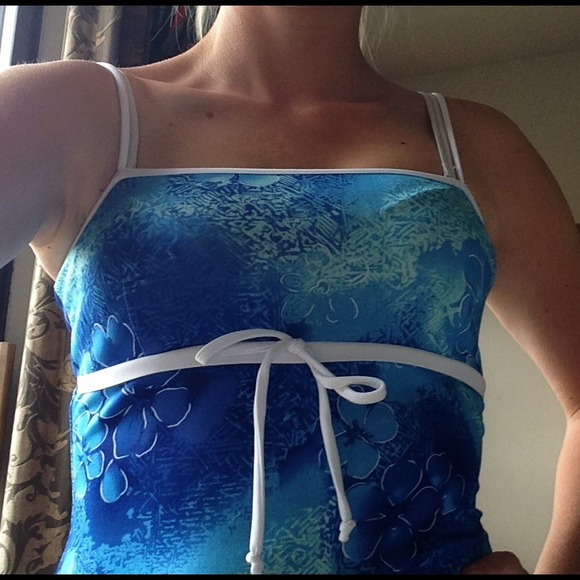 Donated! Blue Hawaiian Patterned Dress - Picture 4 of 4