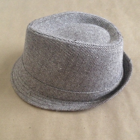 SOLD - Cute Tweed Hat - Picture 4 of 4
