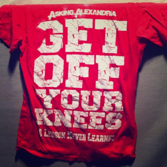💙Traded💙Asking Alexandra band tee!