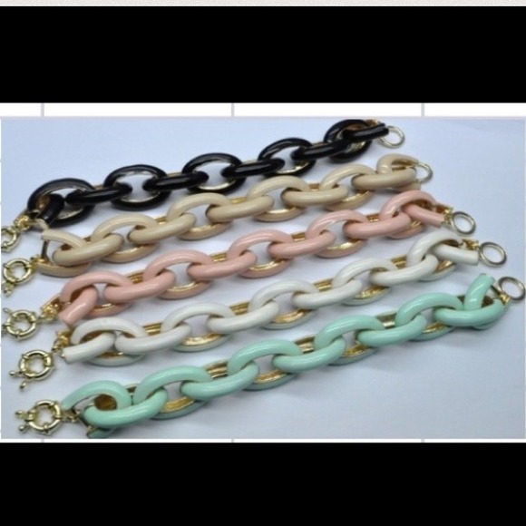 Jewelry - BOTTOM PRICE 🔥🔥One gorgeous statement bracelet