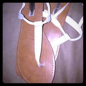 💰Sold💰White leather Steve Madden thong sandal