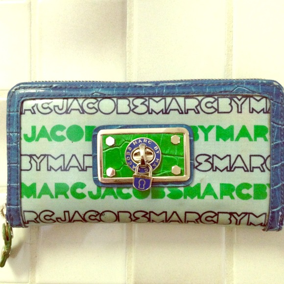 ❌Sold❌Marc by Marc Jacobs zip around
