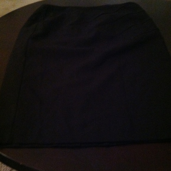 Black and grey plaid striped skirt size 6