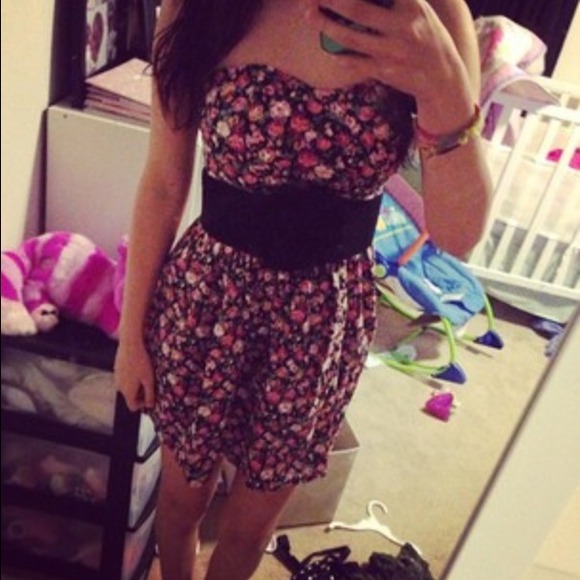 Floral dress with belt :) REDUCED - Picture 1 of 1