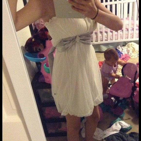 White and silver dress - Picture 1 of 2