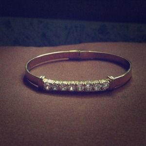 Gold bangle and eyelashes for tiffany!!